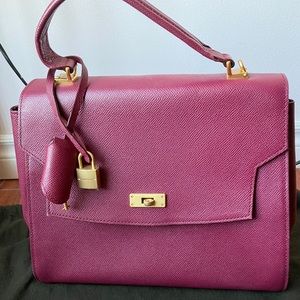 Shoulder bag in Burgundy color